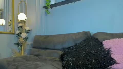 Abril jones online show from October 15, 2025, 5:07 am