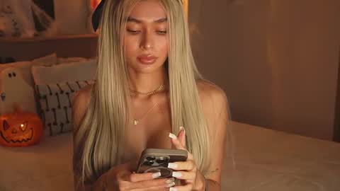 Snapshot of abril_w18 chatting on October 13, 2025, 12:43 am My name is Alexa. Please say hello I like to chat with you. If you have requests please use tip online show from October 13, 2025, 12:43 am