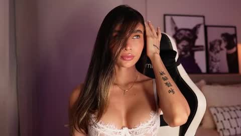 Snapshot of abril_w18 chatting on November 24, 2025, 12:21 am My name is Alexa. Please say hello I like to chat with you. If you have requests please use tip online show from November 24, 2025, 12:21 am