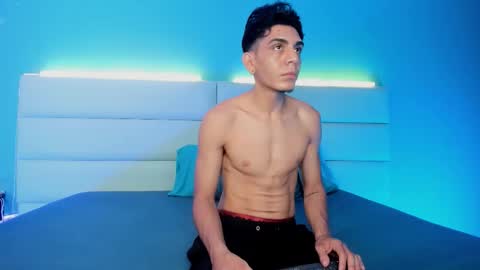 Abril and Julian online show from March 2, 2026, 12:01 pm