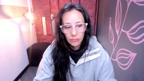 Snapshot of abrillee1 chatting on November 7, 2025, 12:05 pm ABRIL online show from November 7, 2025, 12:05 pm