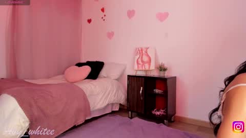   Aby   online show from September 23, 2025, 1:47 pm