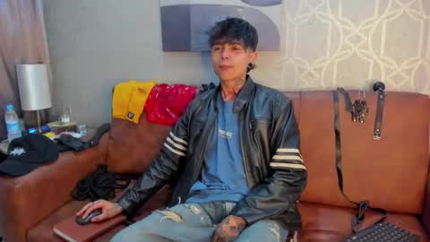 Snapshot of acidmilo chatting on December 7, 2024, 11:29 am Acid Milo online show from December 7, 2024, 11:29 am