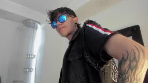 Snapshot of acidmilo chatting on December 18, 2024, 4:17 pm Acid Milo online show from December 18, 2024, 4:17 pm