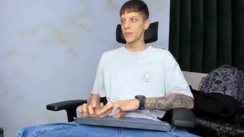 Snapshot of adam_hard_ chatting on February 26, 2025, 8:22 pm Adam online show from February 26, 2025, 8:22 pm