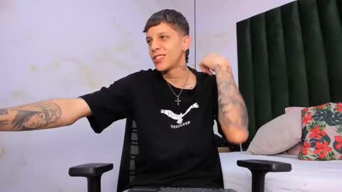 Snapshot of adam_hard_ chatting on September 18, 2025, 8:33 pm Adam online show from September 18, 2025, 8:33 pm