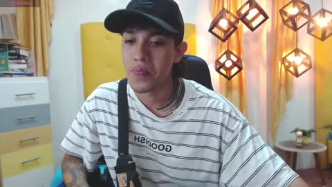 Snapshot of adamcoox chatting on January 25, 2025, 3:40 am Adam online show from January 25, 2025, 3:40 am