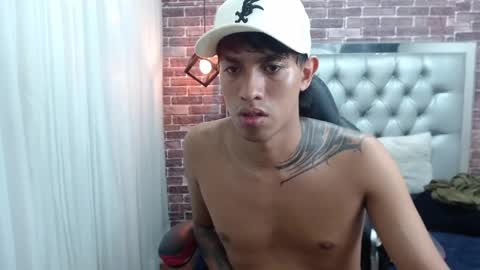 Snapshot of adamcoox chatting on March 9, 2025, 4:44 pm Adam online show from March 9, 2025, 4:44 pm