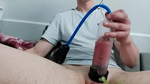 Snapshot of adamrr122 chatting on April 11, 2026, 2:10 pm adamrr122 online show from April 11, 2026, 2:10 pm