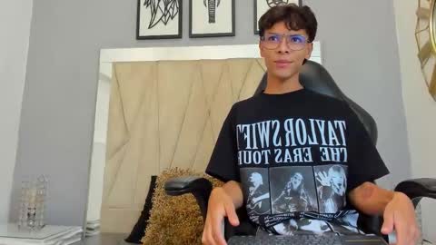 Adams Bobby online show from November 2, 2025, 11:23 am