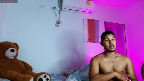 Snapshot of adams_niki chatting on February 15, 2025, 11:25 pm ADAMS Y NIKI online show from February 15, 2025, 11:25 pm