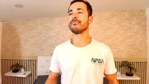 Im Adams Sanz online show from April 8, 2026, 9:37 pm