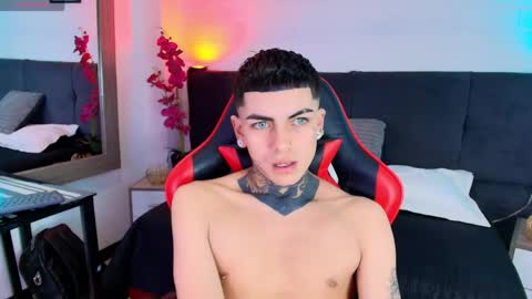 AdamsWalkerr  online show from April 18, 2026, 1:26 pm