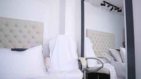 Adan Johns online show from February 25, 2025, 11:33 pm