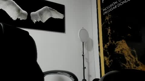 Snapshot of adan_smith_ chatting on June 11, 2026, 4:43 am online show from June 11, 2026, 4:43 am