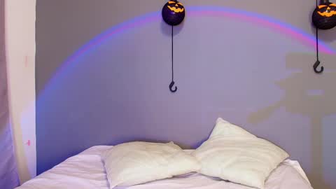  Adara Johnson  online show from October 12, 2025, 11:42 am