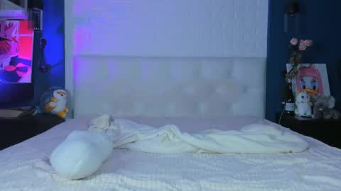 Adelle online show from April 21, 2026, 1:42 am