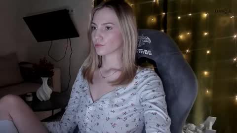 Snapshot of adeleshinem chatting on February 12, 2025, 11:29 am Adele Shine online show from February 12, 2025, 11:29 am