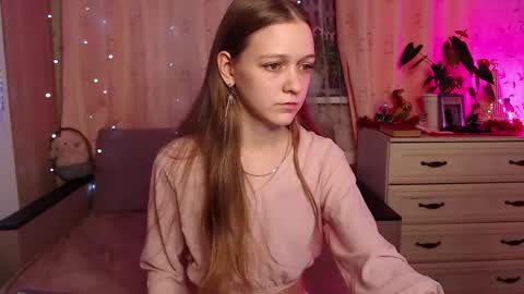 Lina online show from December 18, 2024, 8:03 pm