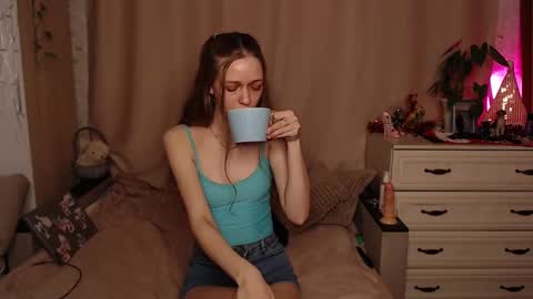 Lina online show from March 6, 2025, 2:08 pm