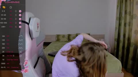 Snapshot of adelina_cowell chatting on March 10, 2025, 6:38 am Adelina online show from March 10, 2025, 6:38 am