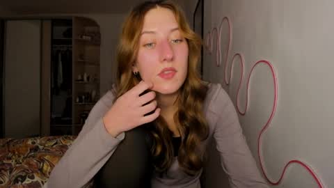 Snapshot of adellqueen chatting on May 1, 2026, 9:41 pm Adell online show from May 1, 2026, 9:41 pm