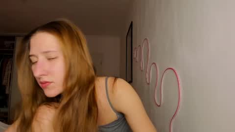 Snapshot of adellqueen chatting on May 5, 2026, 9:34 pm Adell online show from May 5, 2026, 9:34 pm