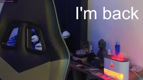 Snapshot of ades_lowe chatting on March 4, 2026, 5:35 am Ades online show from March 4, 2026, 5:35 am