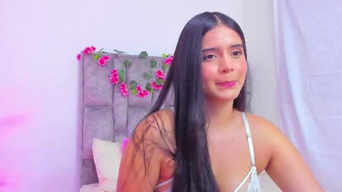 Snapshot of adhara__evanss chatting on January 7, 2025, 11:14 pm   online show from January 7, 2025, 11:14 pm