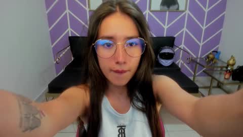 Snapshot of adhara_kitten chatting on February 3, 2026, 12:43 pm Adhara online show from February 3, 2026, 12:43 pm