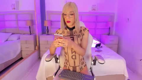 Snapshot of adharasweet1 chatting on December 21, 2025, 7:37 am AdharaSweet online show from December 21, 2025, 7:37 am