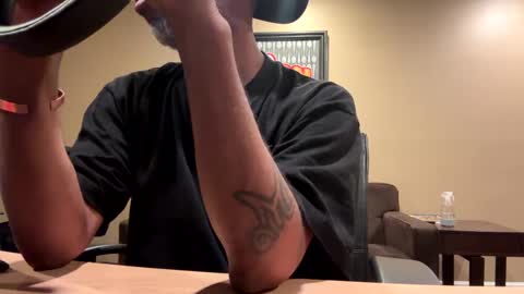 adick_ting online show from December 8, 2024, 6:22 am