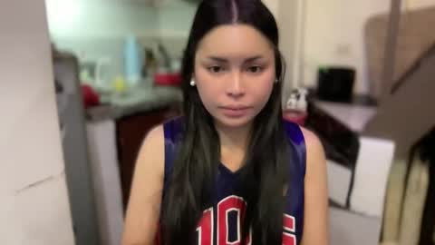 KATE MORE  online show from April 25, 2026, 5:10 am