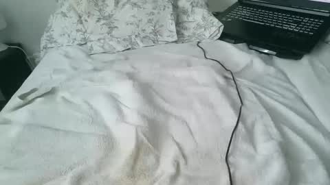 adonysse online show from October 3, 2025, 8:22 am