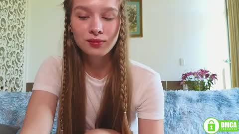 Lia  online show from May 13, 2026, 5:16 am