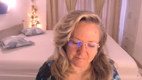 Cryna online show from November 14, 2025, 7:18 am