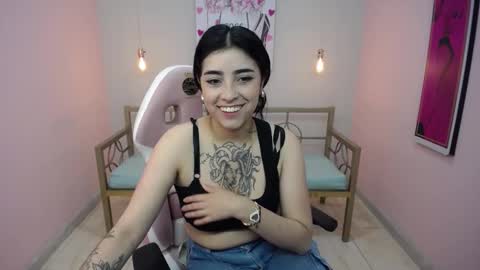 Adri  online show from March 5, 2026, 12:23 pm