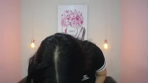 Snapshot of adri_gomez_1 chatting on April 25, 2026, 1:14 pm Adri online show from April 25, 2026, 1:14 pm