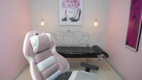 Snapshot of adri_gomez_1 chatting on May 2, 2026, 1:27 pm Adri online show from May 2, 2026, 1:27 pm