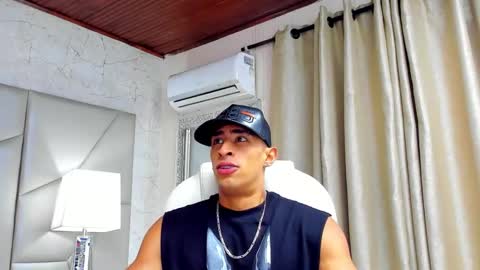 Snapshot of adrian_rae chatting on January 20, 2025, 11:35 am online show from January 20, 2025, 11:35 am