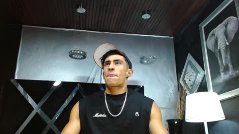 Snapshot of adrian_rae chatting on January 28, 2025, 11:28 am online show from January 28, 2025, 11:28 am