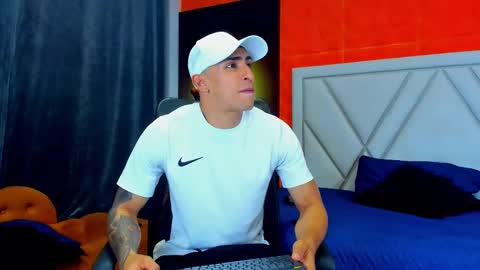 Snapshot of adrian_rae chatting on September 24, 2025, 6:11 pm online show from September 24, 2025, 6:11 pm