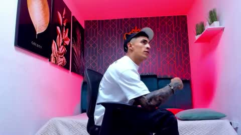 Snapshot of adrian_rae chatting on September 26, 2025, 6:34 pm online show from September 26, 2025, 6:34 pm