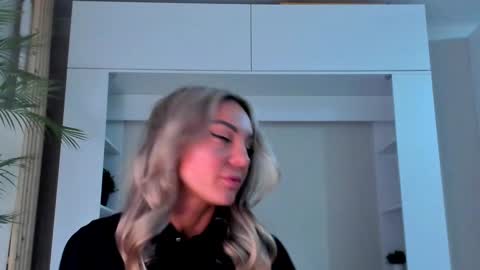 Adriana online show from January 22, 2025, 6:10 am