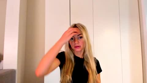 Adriana online show from January 27, 2025, 12:48 pm