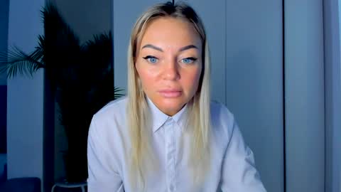 Adriana online show from April 6, 2026, 11:22 am