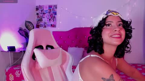 adrianny online show from March 2, 2025, 7:56 pm