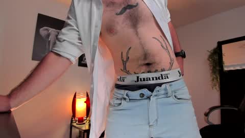 Snapshot of adrianwilliams_ chatting on January 22, 2025, 10:05 pm Adrian Williams online show from January 22, 2025, 10:05 pm