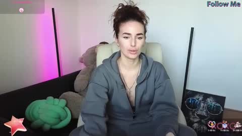 Adriana online show from February 11, 2025, 6:19 am