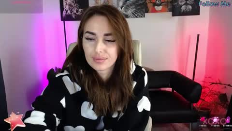 Adriana online show from March 4, 2025, 5:24 pm